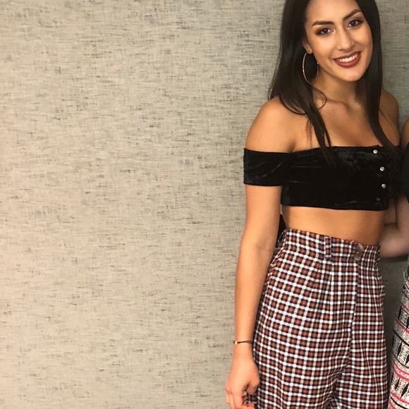 Off the shoulder black crop top - Picture 2 of 3